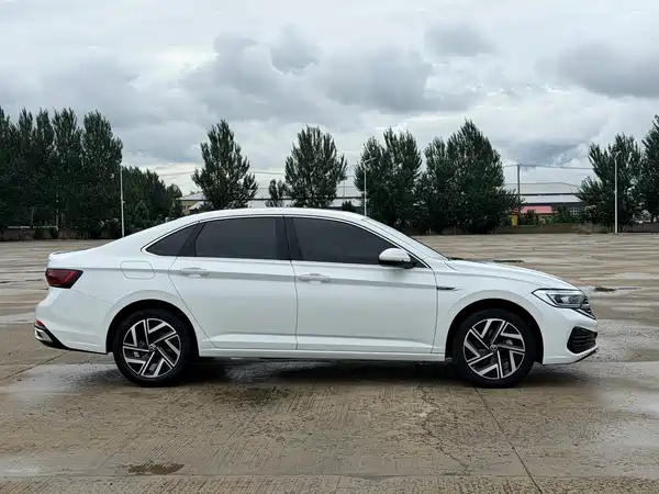 Volkswagen Sagitar 2022