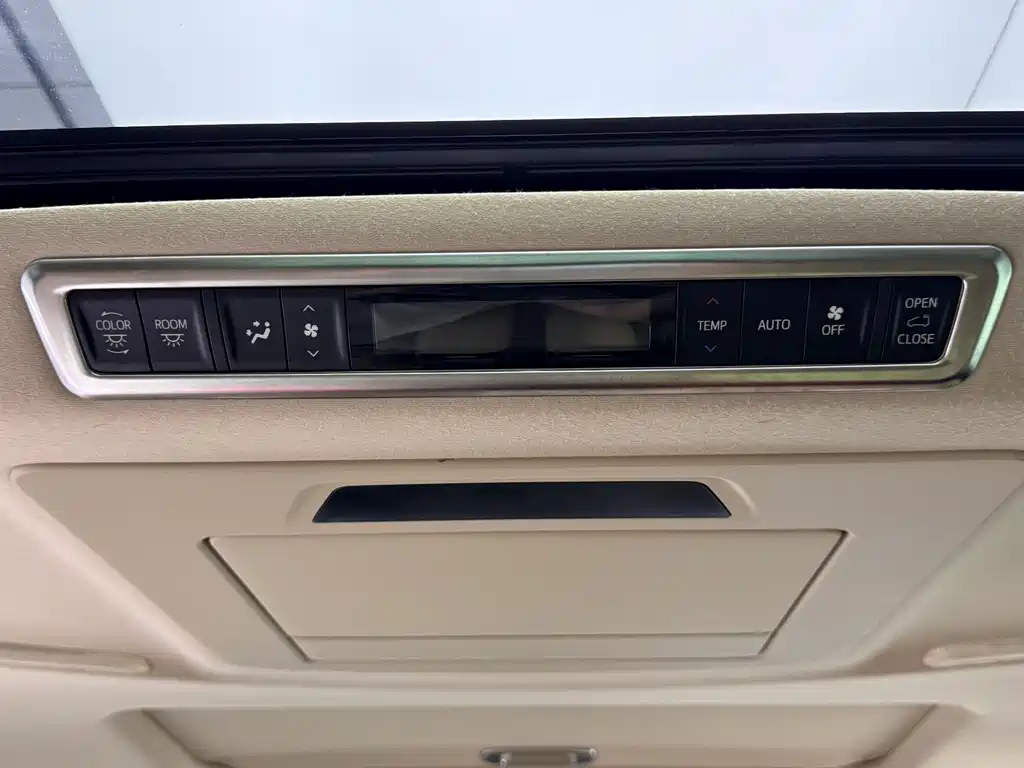 Toyota Vellfire 2022 — фото 28