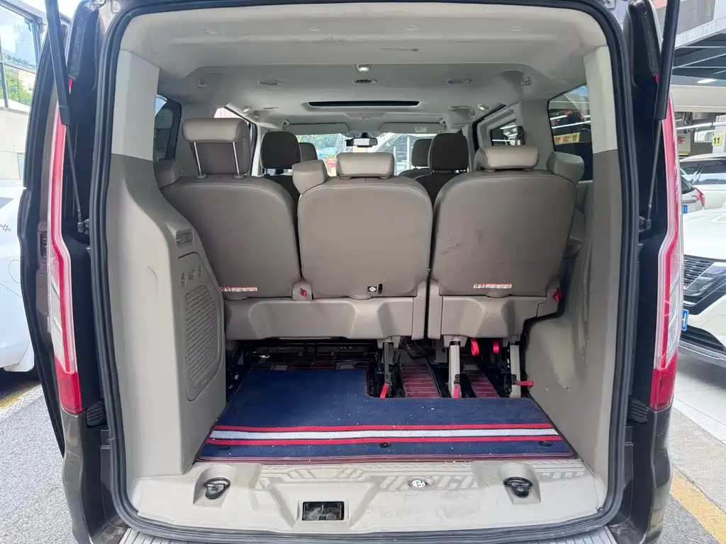 Ford Tourneo 2017 — фото 15