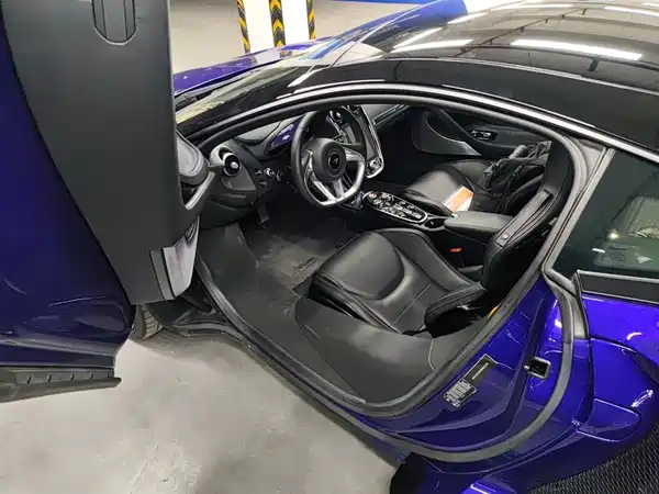 McLaren GT 2024