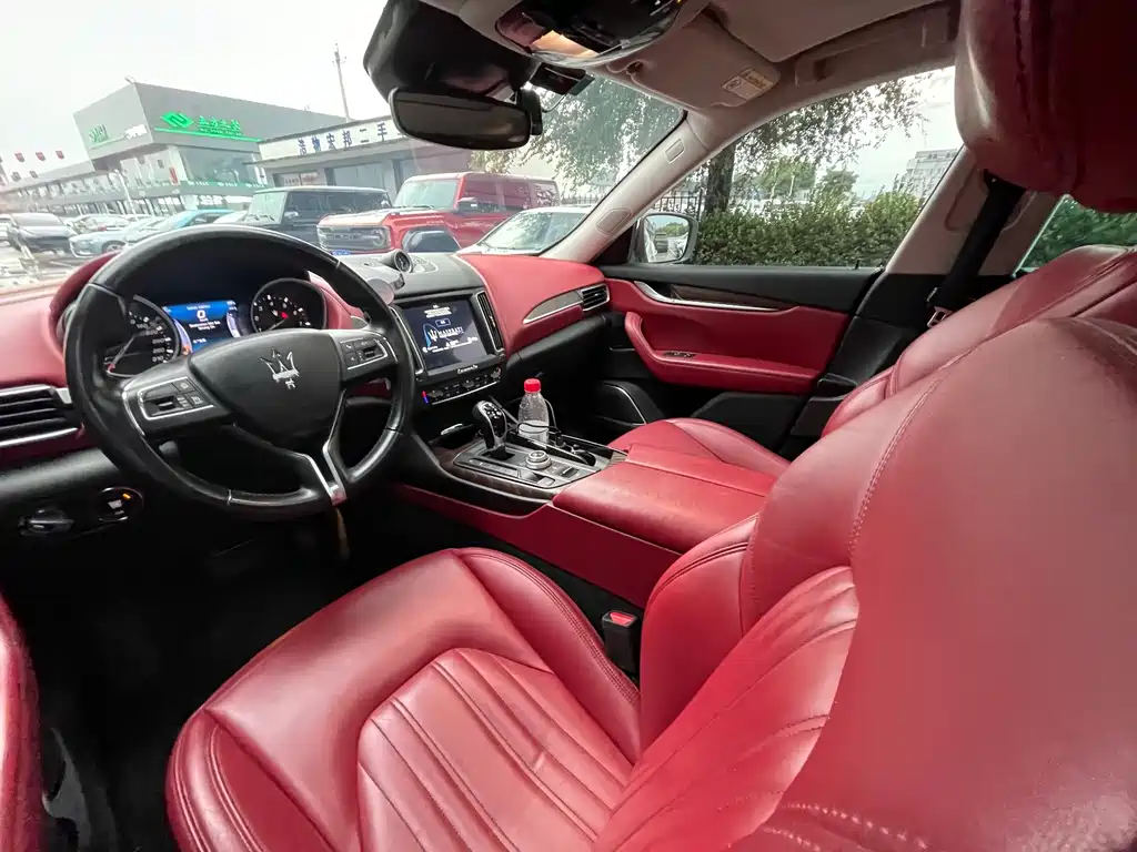 Maserati Levante 2017 — фото 15
