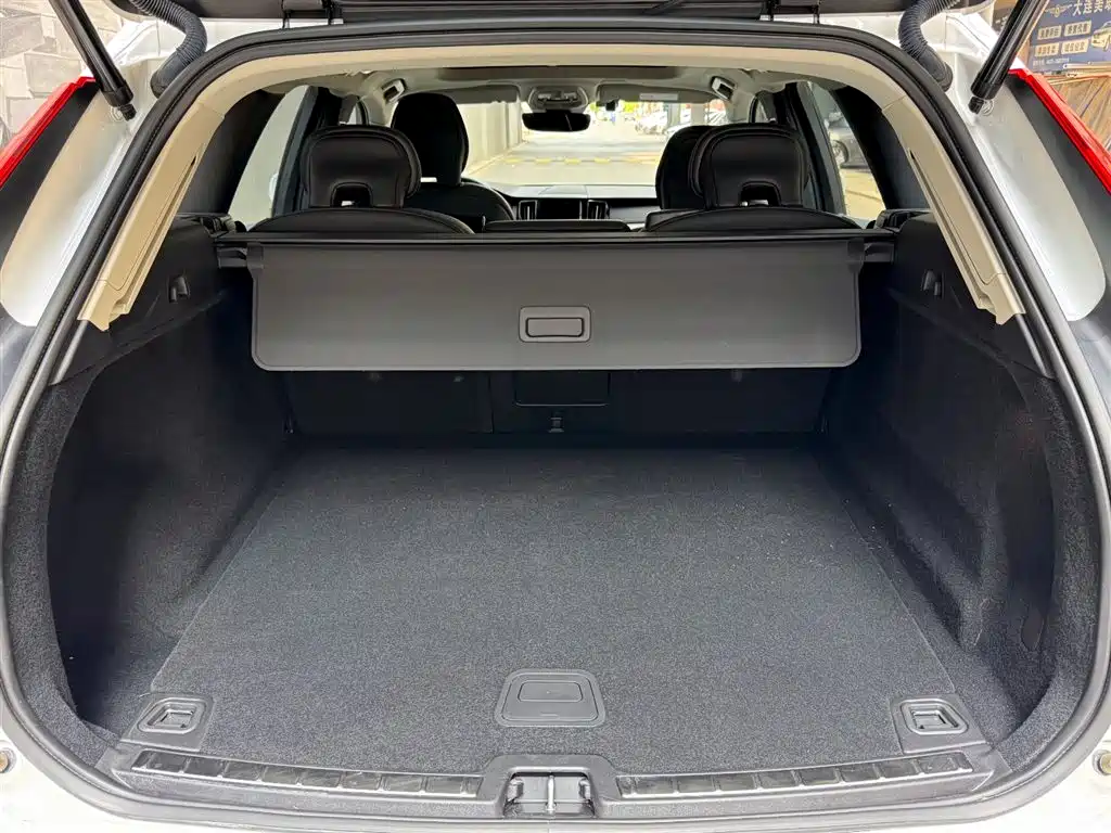 Volvo XC60 2021 — фото 8