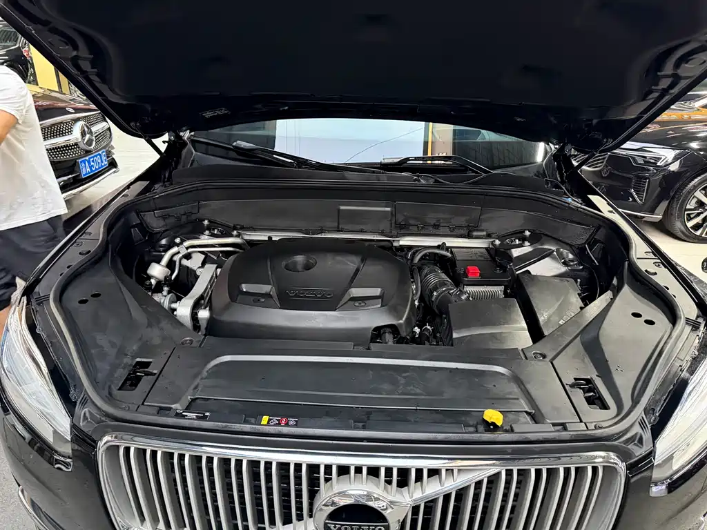Volvo XC90 2018 — фото 25