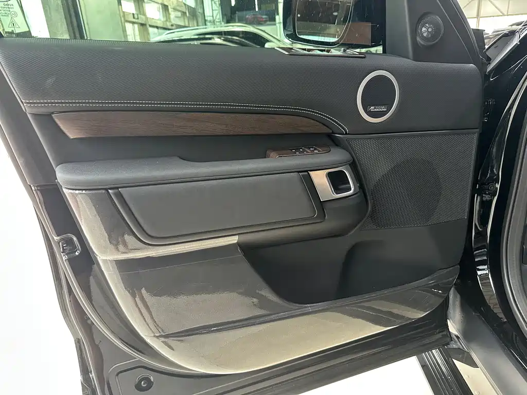 Land Rover Discovery 2025 — фото 21