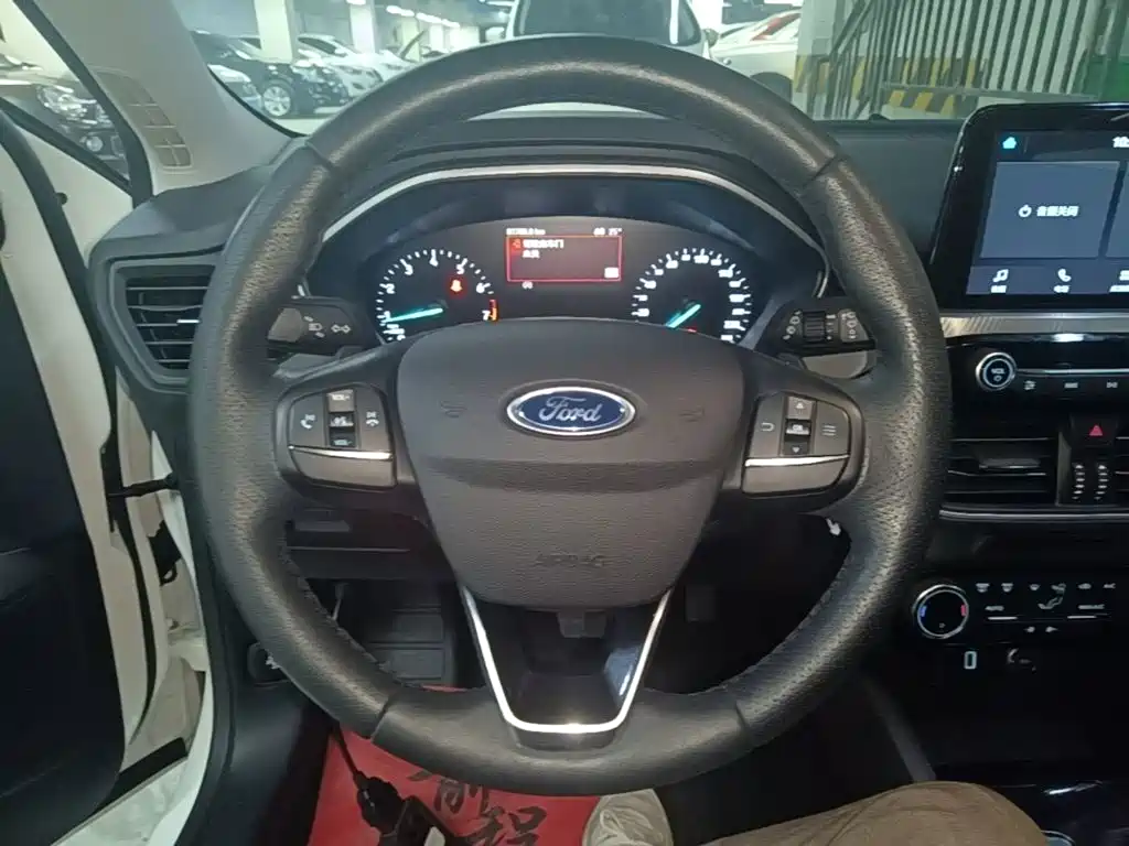 Ford Focus 2019 — фото 11