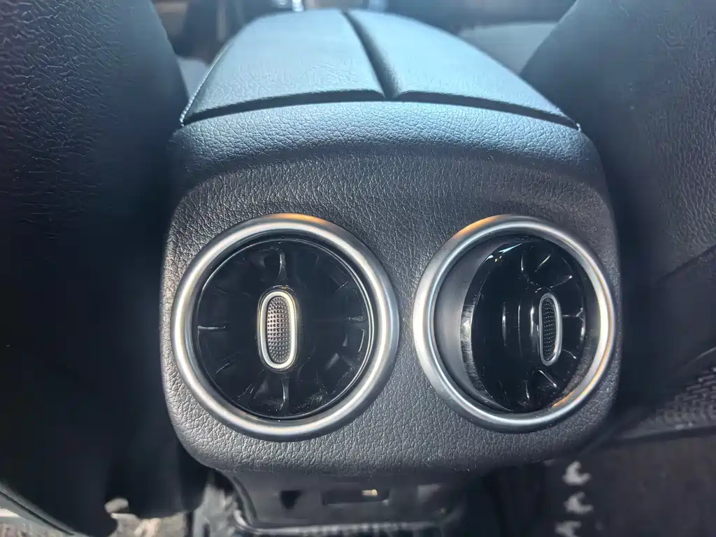 Mercedes-Benz A-Class 2024 — фото 11