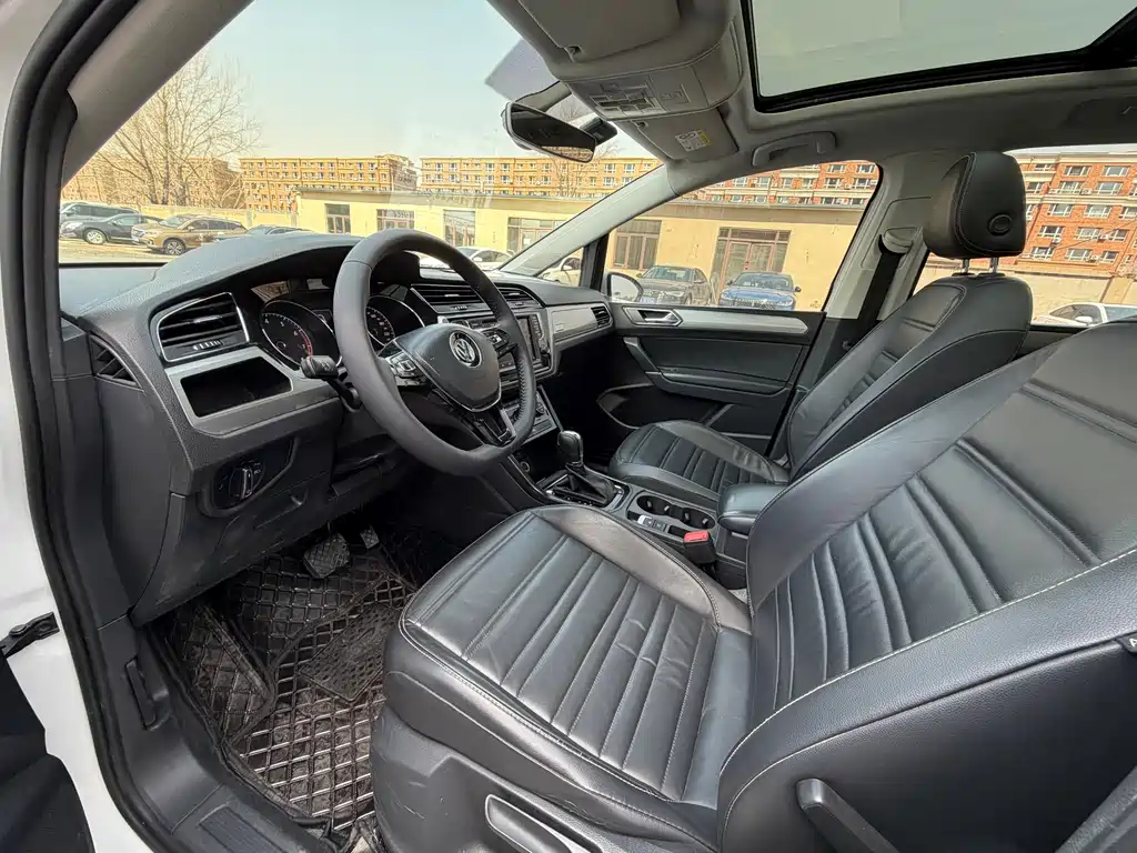 Volkswagen Touran 2018 — фото 10