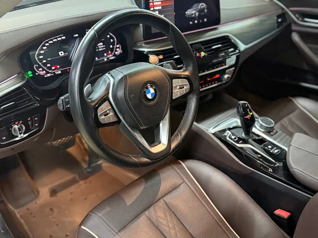 BMW 5 Series 2020 — фото 11