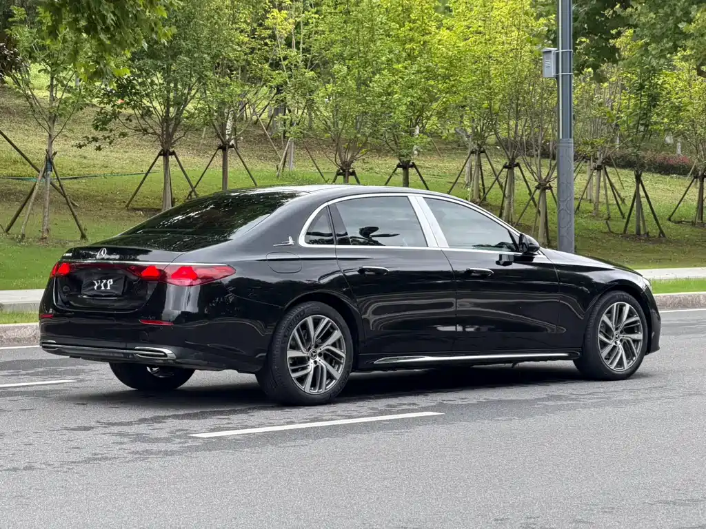 Mercedes-Benz E-Class 2024 — фото 4