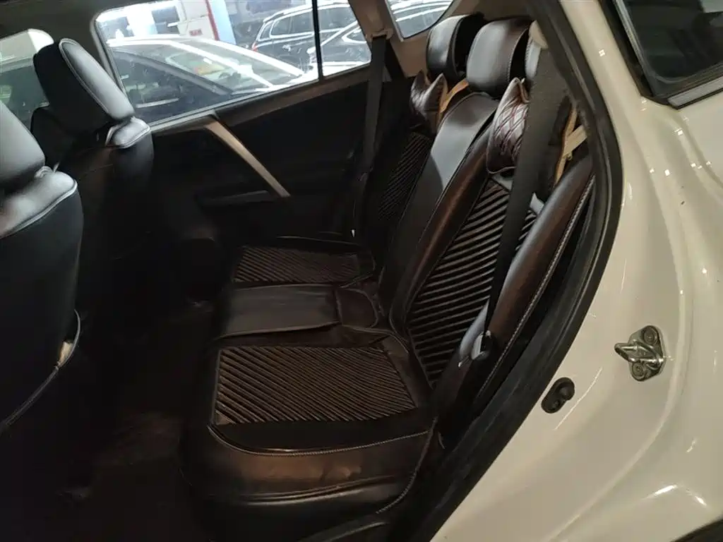 Toyota RAV4 2019 — фото 17