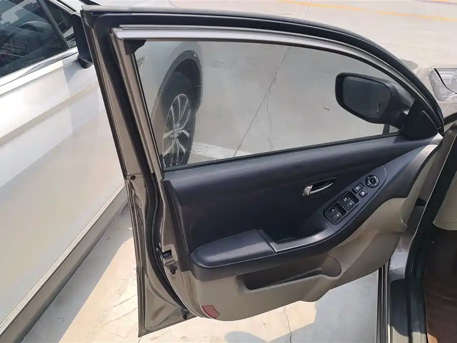 Hyundai Elantra 2015 — фото 7