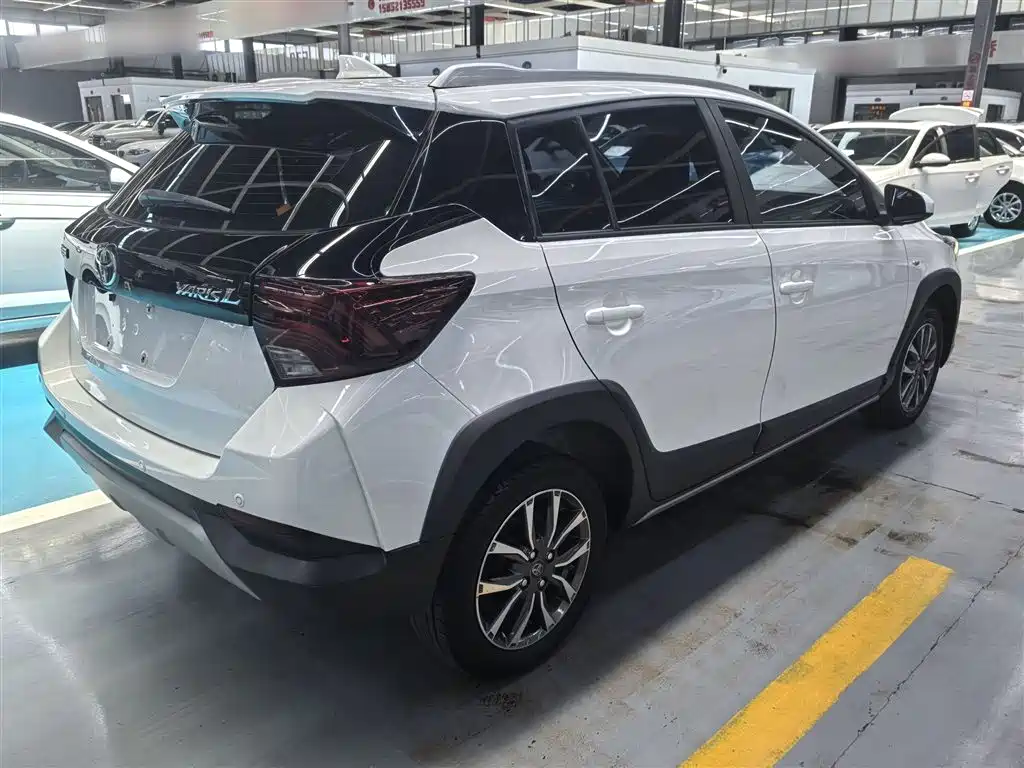Toyota Yaris L 2021 — фото 12