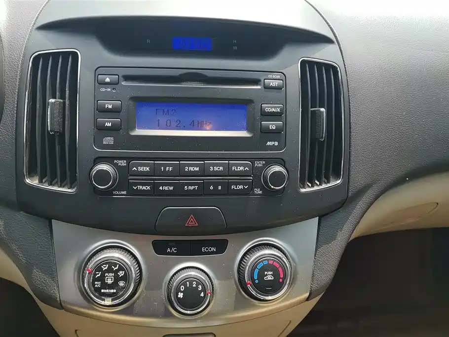 Hyundai Elantra 2015 — фото 13