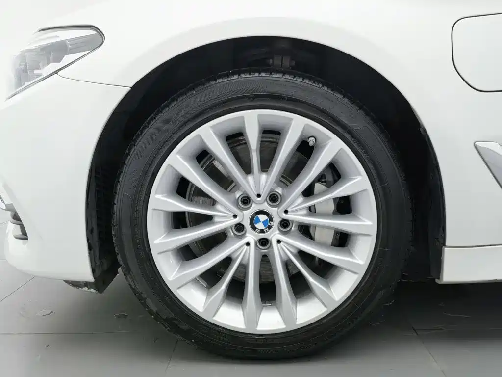BMW 5 Series New Energy 2020 — фото 17