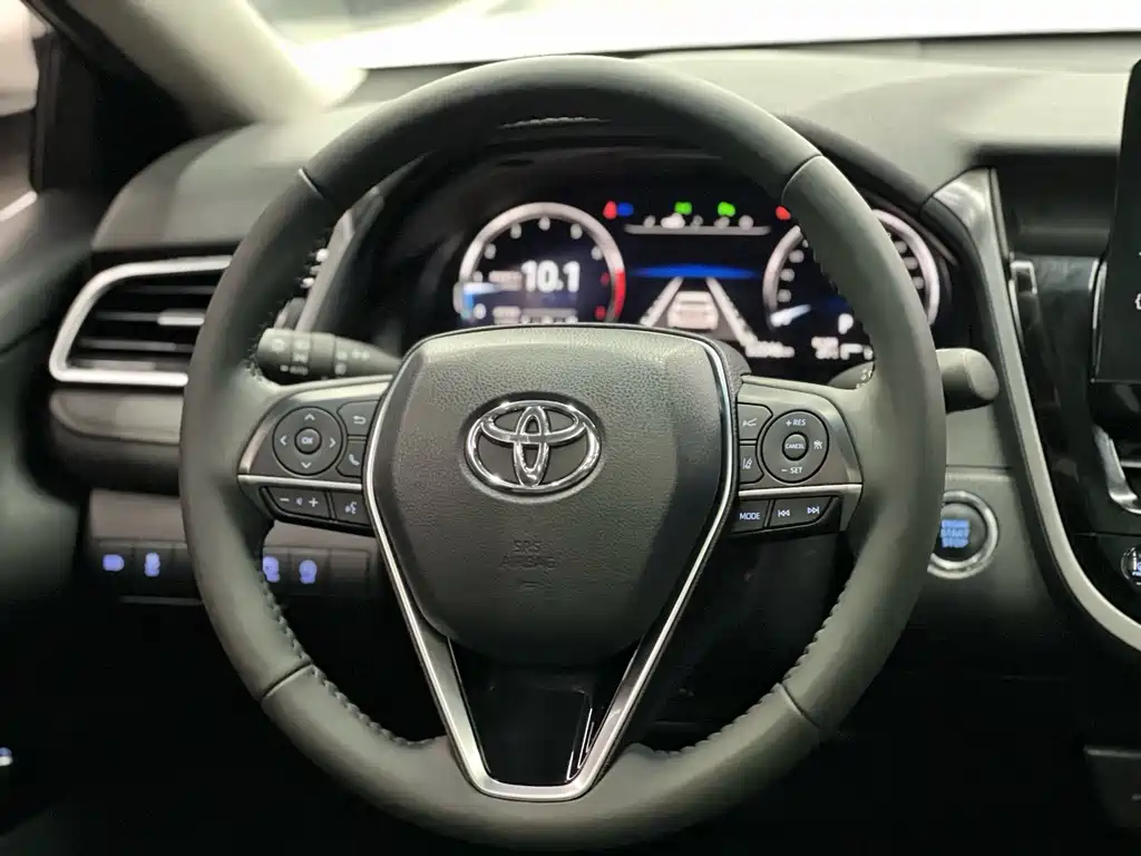 Toyota Camry 2021 — фото 18