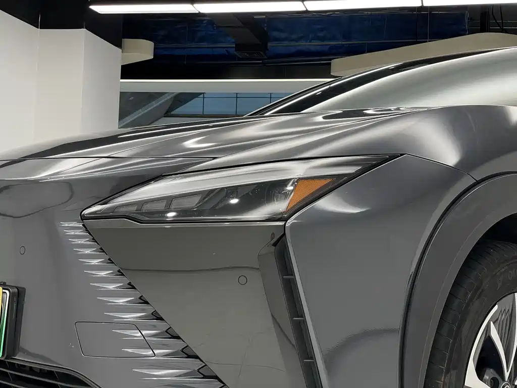 Lexus RZ 2023 — фото 8