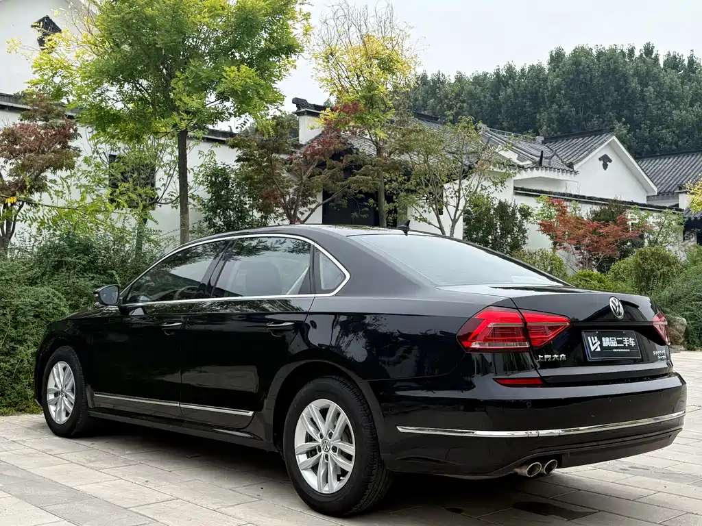 Volkswagen Passat 2017 — фото 7