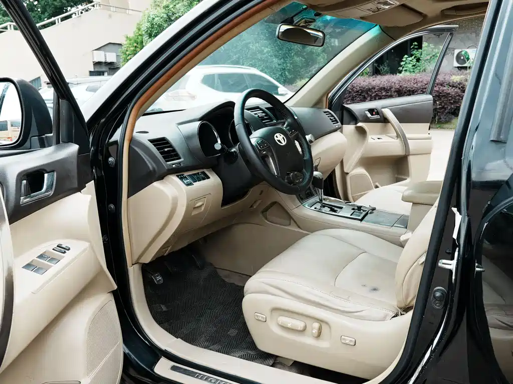 Toyota Highlander 2011 — фото 10