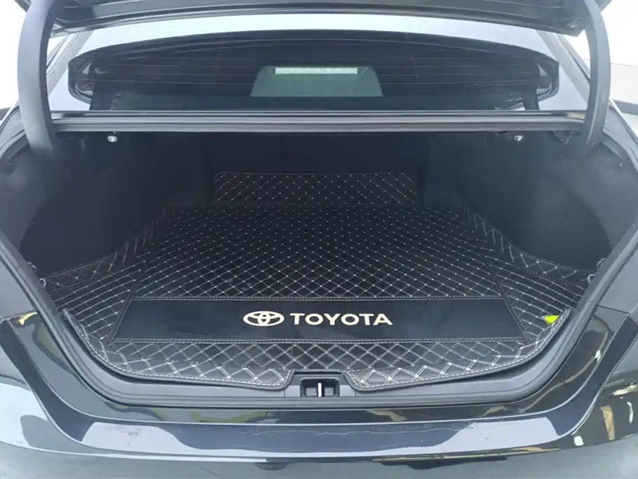 Toyota Camry 2023 — фото 4