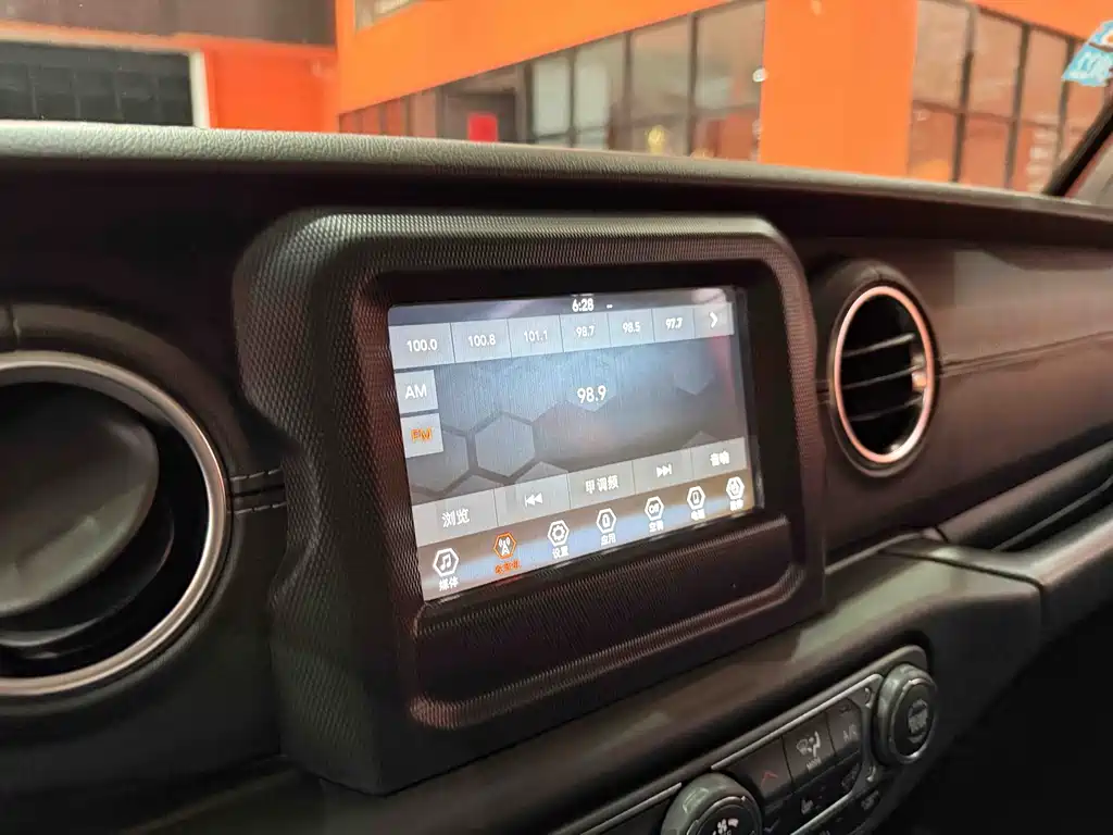 Jeep Wrangler 2020 — фото 12