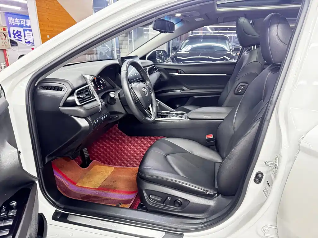 Toyota Camry 2021 — фото 12