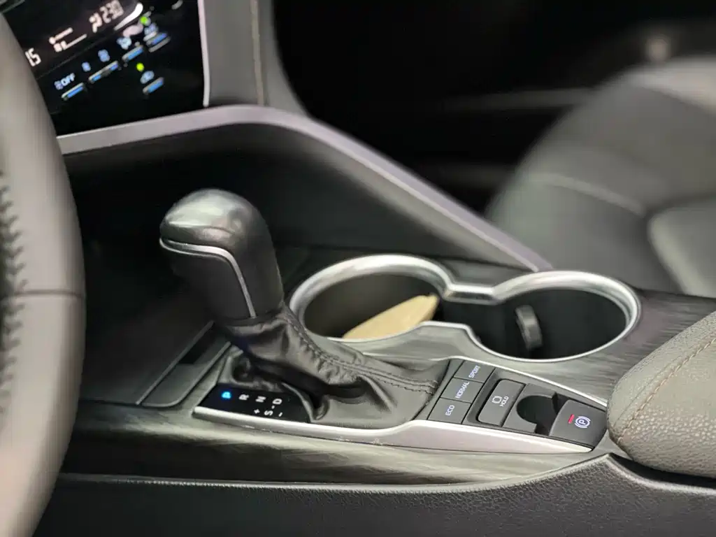 Toyota Camry 2021 — фото 19