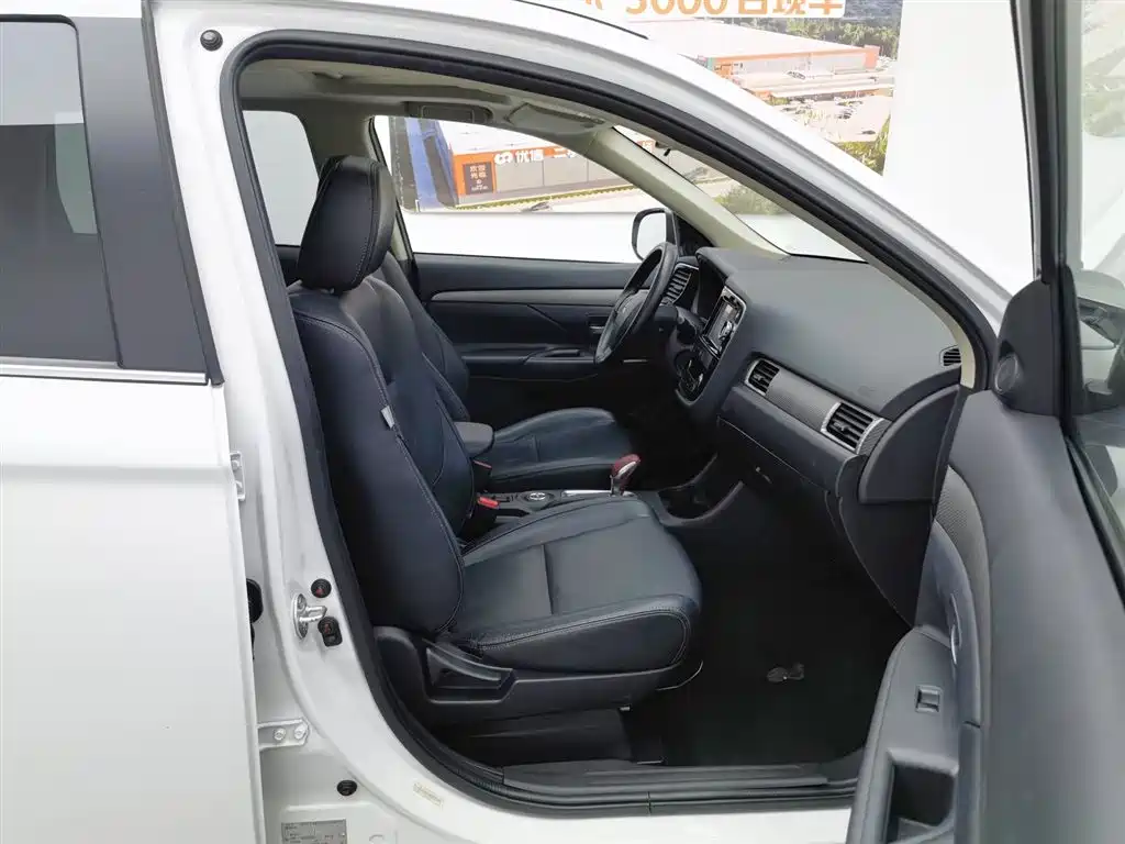 Mitsubishi Outlander 2015 — фото 23