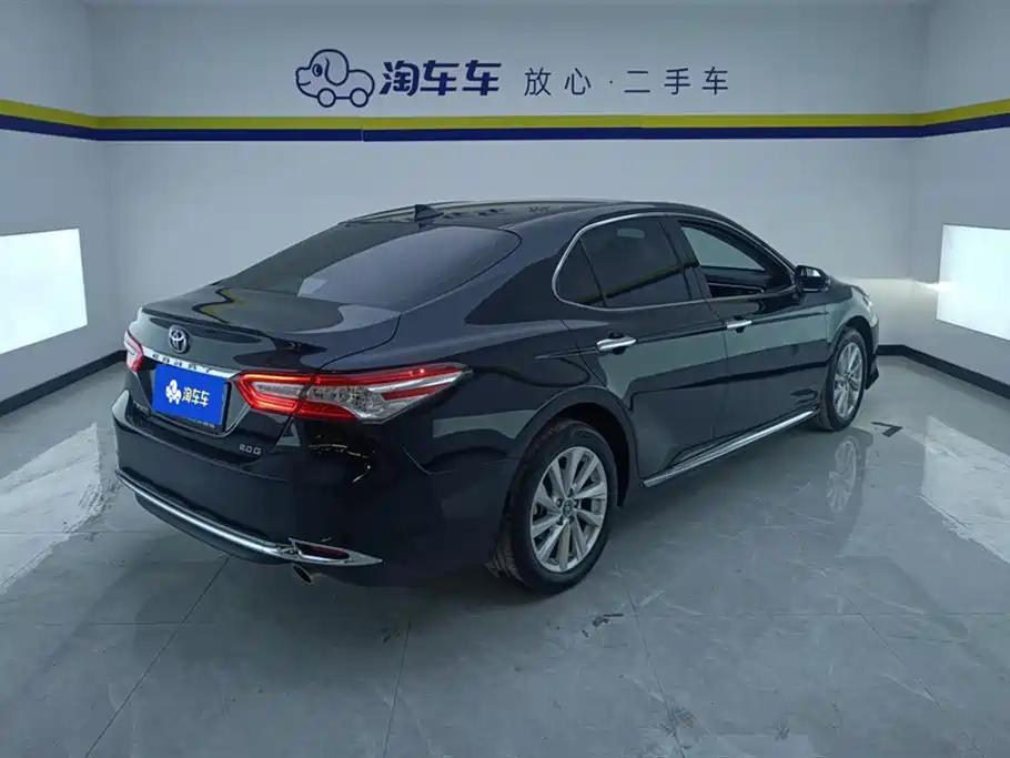 Toyota Camry 2023 — фото 3