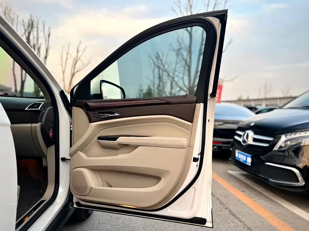 Cadillac SRX 2013 — фото 37
