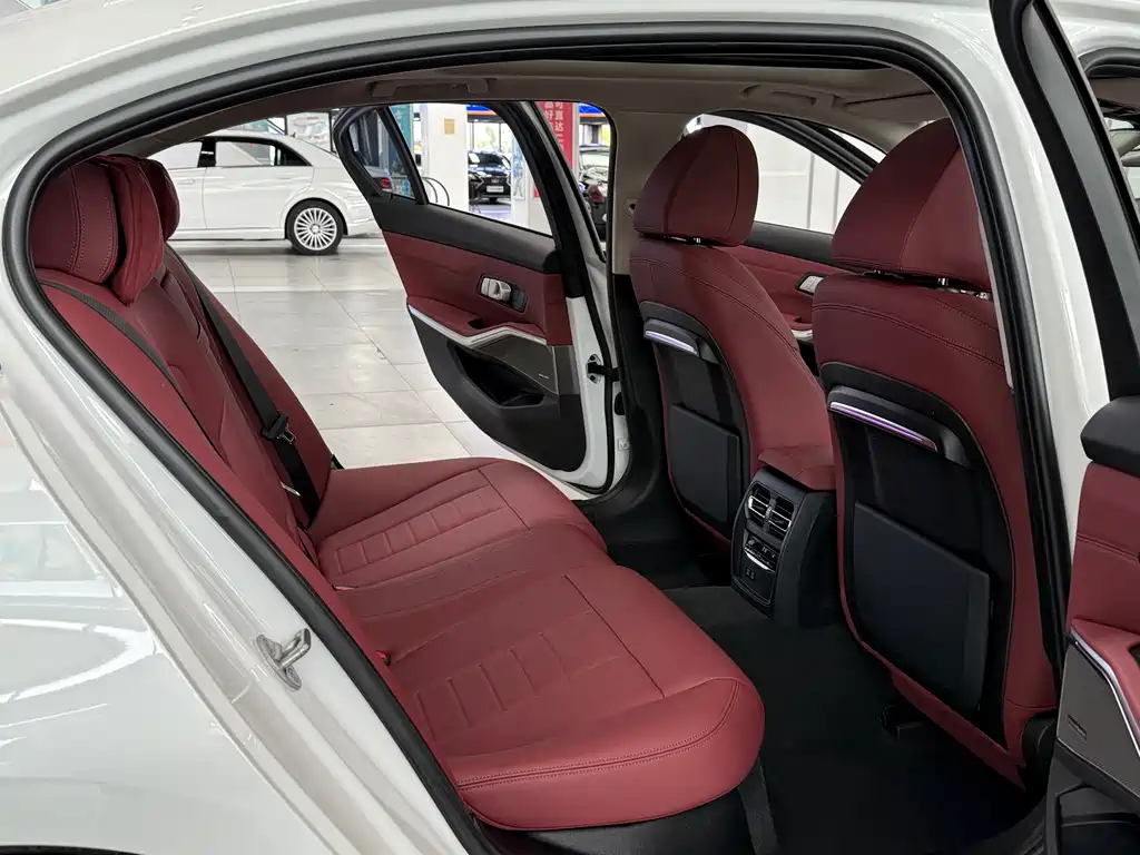 BMW 3 Series 2021 — фото 10
