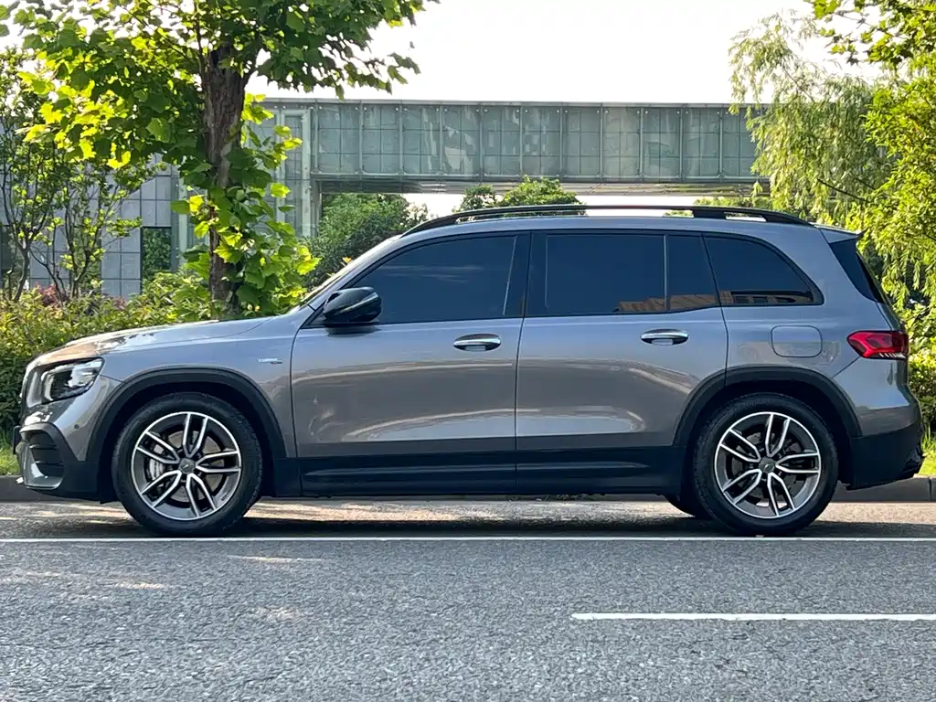 Mercedes-Benz GLB AMG 2023 — фото 5