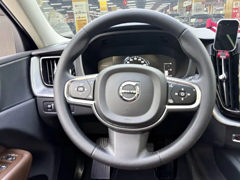 Volvo XC60 2020 — фото 9
