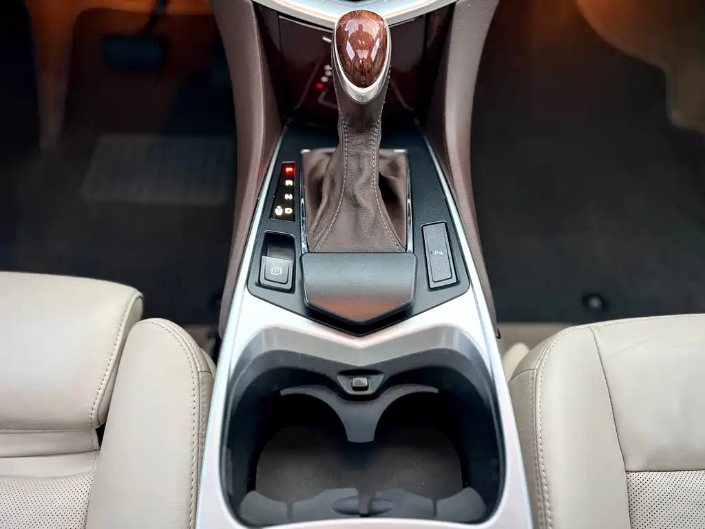 Cadillac SRX 2013 — фото 17