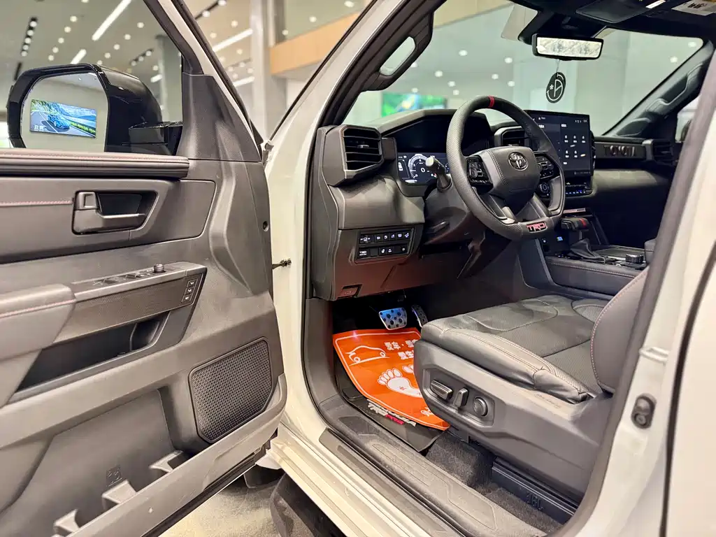 Toyota Sequoia 2025 — фото 9