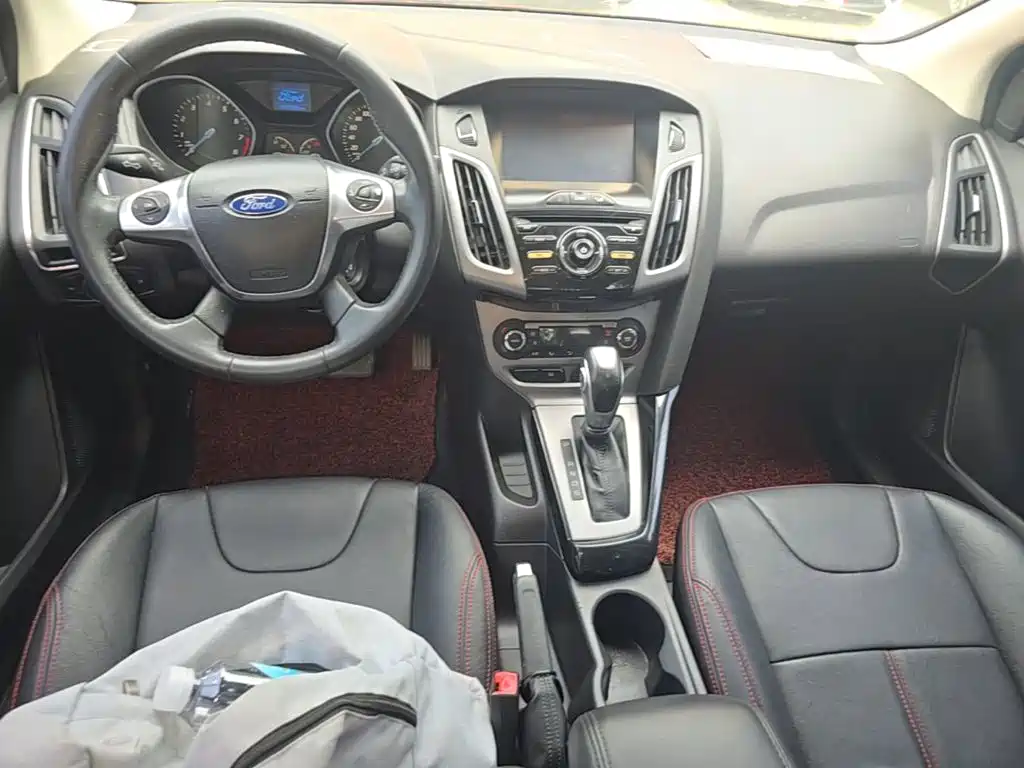 Ford Focus 2015 — фото 10