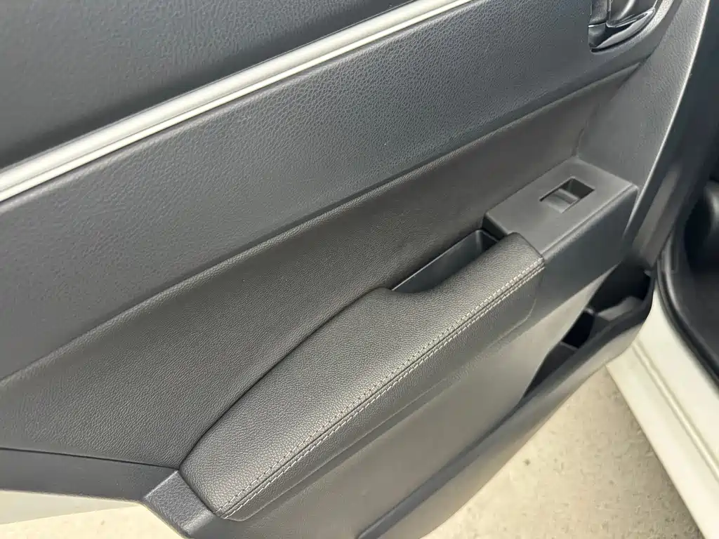 Toyota Corolla 2018 — фото 14