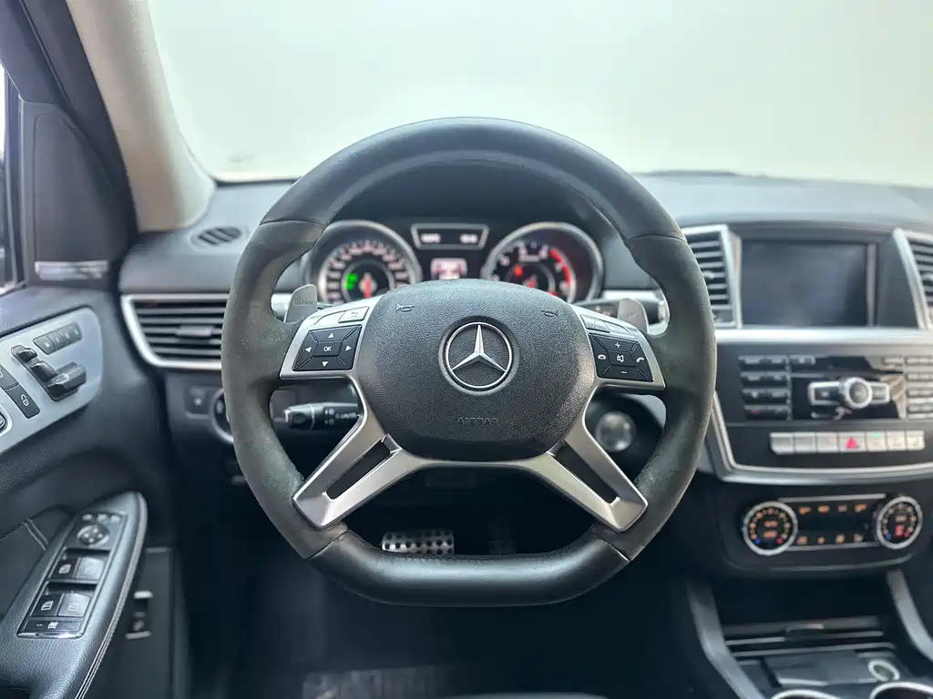 Mercedes-Benz M-Class AMG 2015 — фото 20