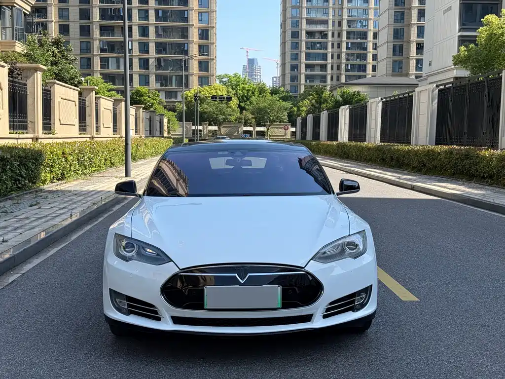 Tesla Model S 2014 — фото 2