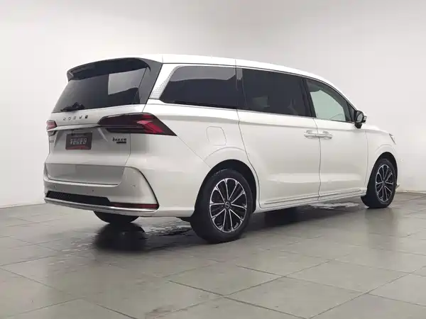 Roewe iMAX8 2024