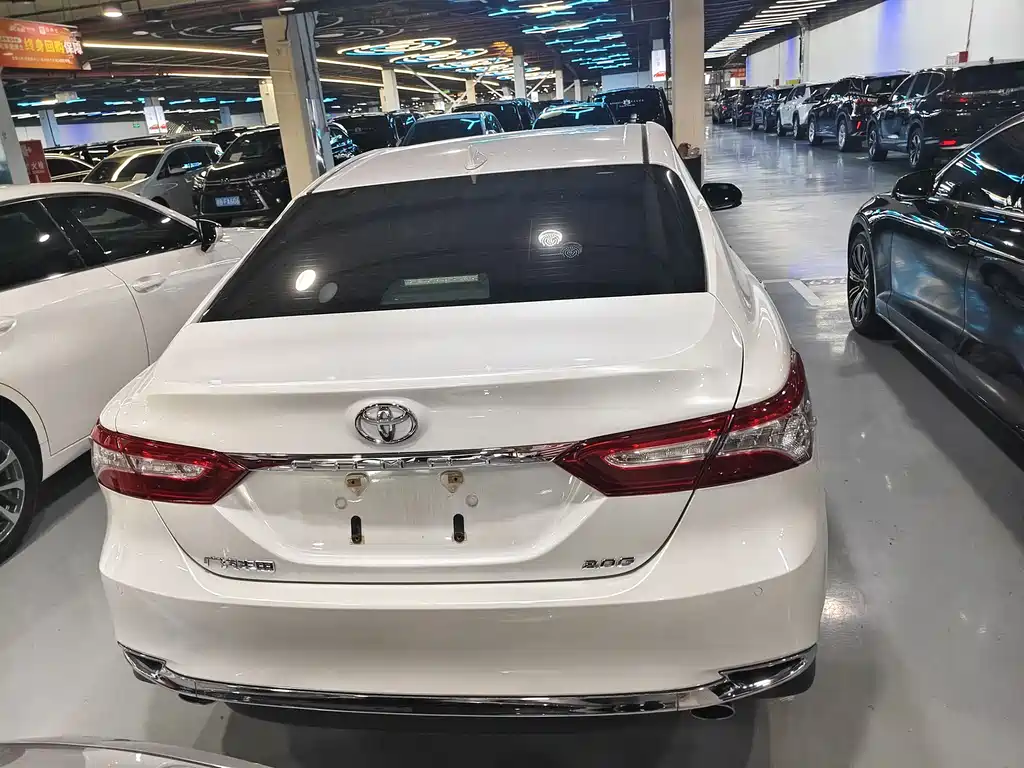 Toyota Camry 2023 — фото 14