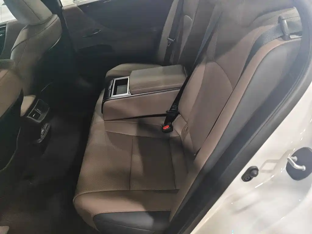 Lexus ES 2023 — фото 10
