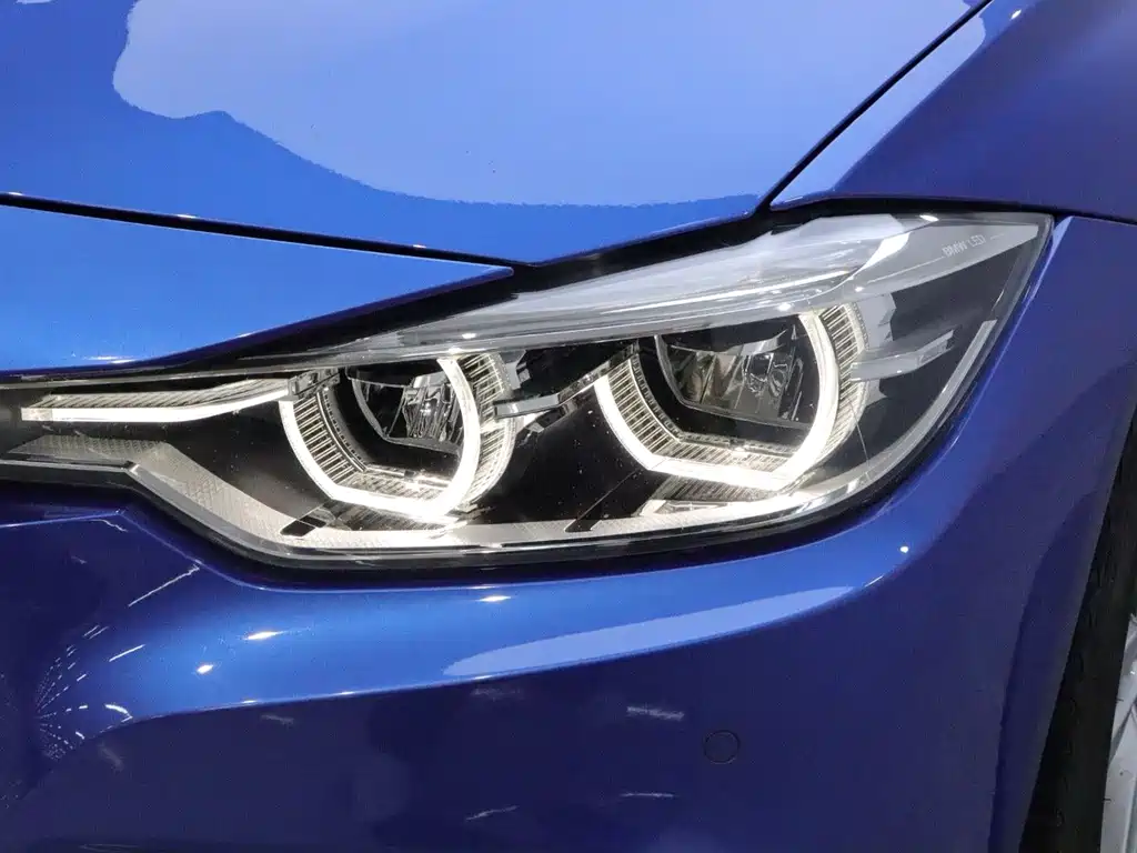BMW 3 Series 2018 — фото 18