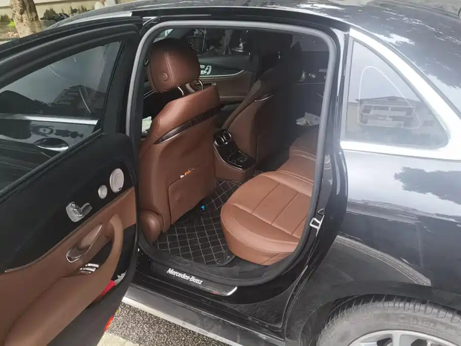 Mercedes-Benz E-Class 2023 — фото 11