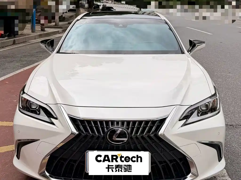 Lexus ES 2022