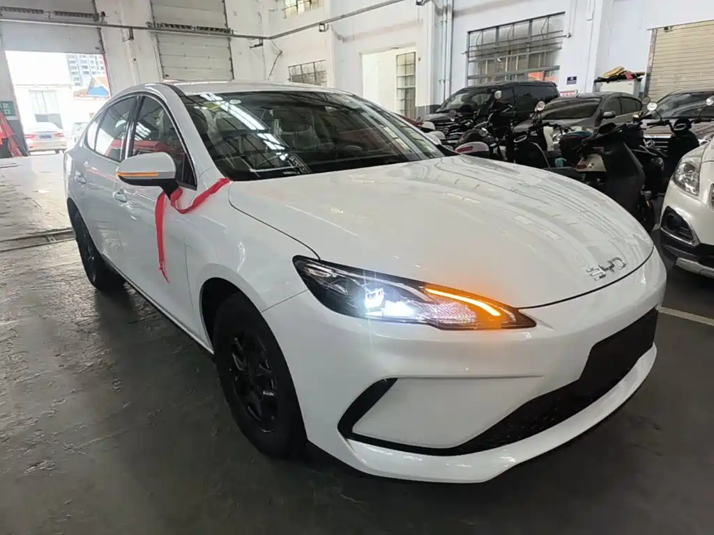 BYD Seal 05 DM-i 2026 — фото 4