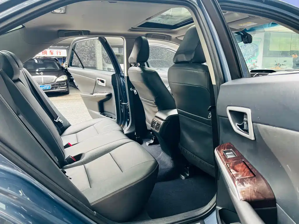 Toyota Camry 2017 — фото 12