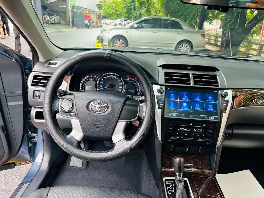 Toyota Camry 2017 — фото 14
