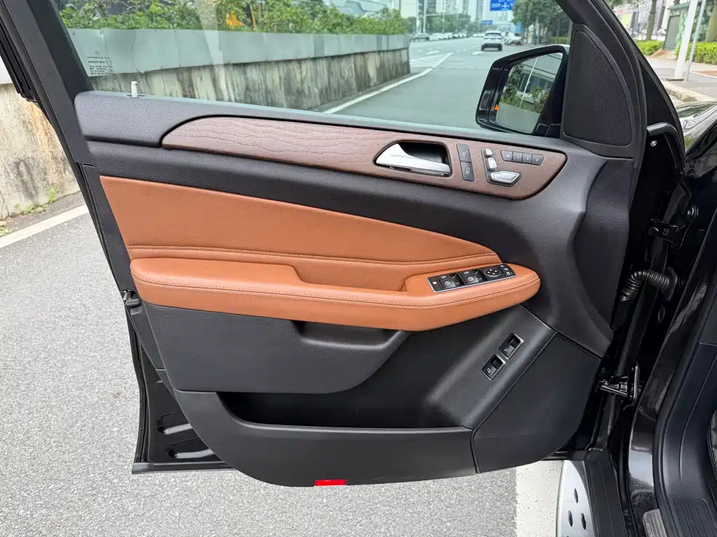 Mercedes-Benz GLS 2016 — фото 12