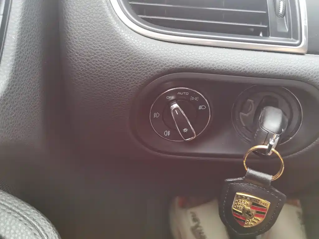 Porsche Macan 2018 — фото 14