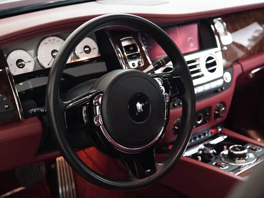 Rolls-Royce Ghost 2020 — фото 17